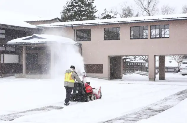 Apartment, Townhouse development Condo and Big Strata Snow Removal